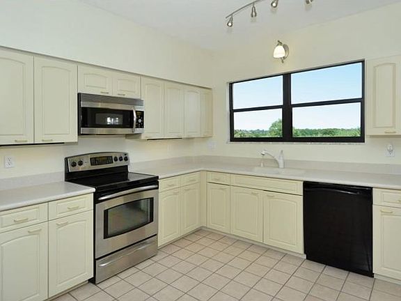 4th image of 5400 Eagles Point Cir APT 206