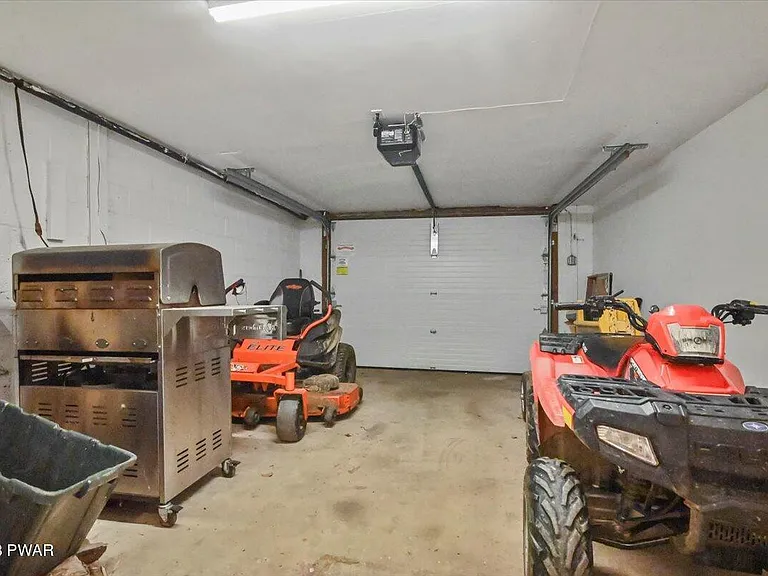 853D Spring Hill Rd — Photo 32