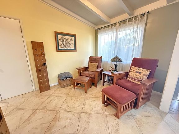 3rd image of 318 Palisades Dr