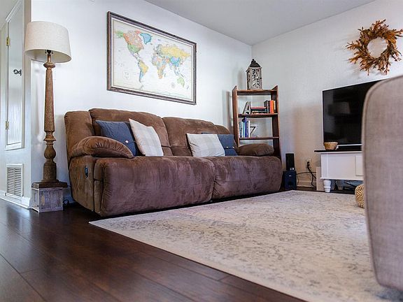 3rd image of 710 Scenic Hwy APT 204