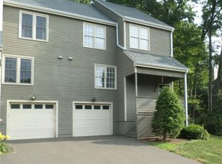 29 Eaton Woods Rd #29, Hamden, CT 06518