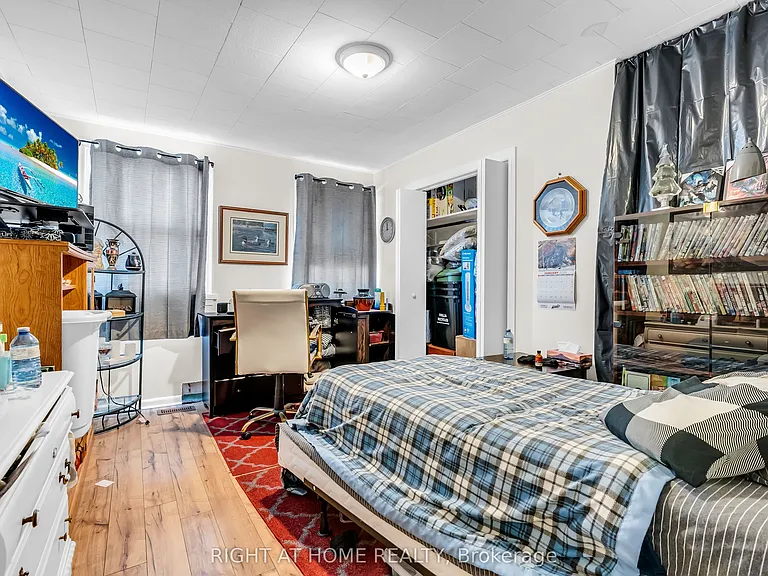 32 Matchedash St N #A — Photo 10