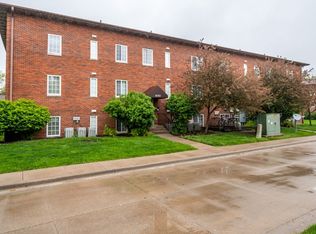401 Grandview Ct, Iowa City, IA 52246