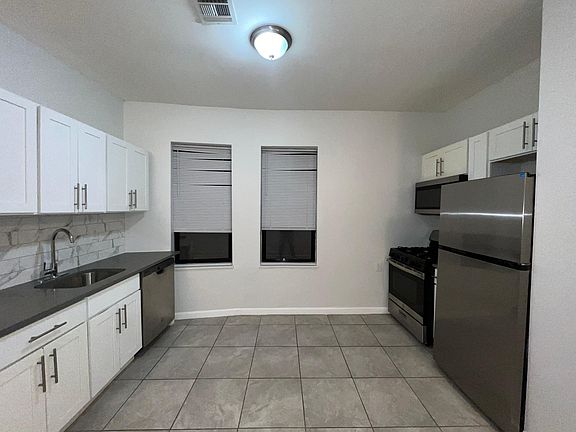 2nd image of 162 Bergen Ave #13E