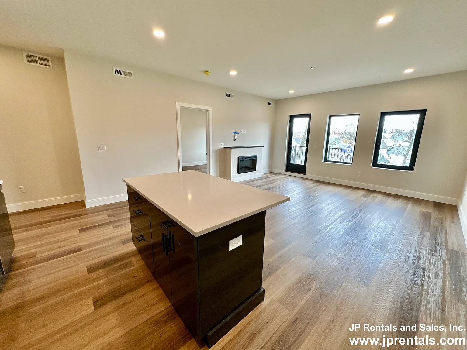 1 bed, 2.0 bath, 909 sqft, $2,795 — Photo 4