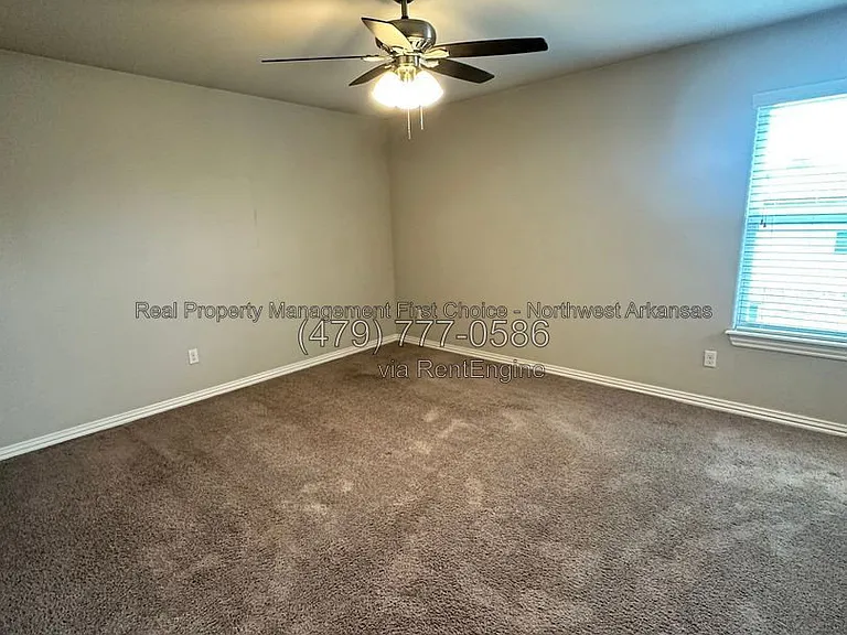 2733 W Kilimanjaro Way — Photo 10
