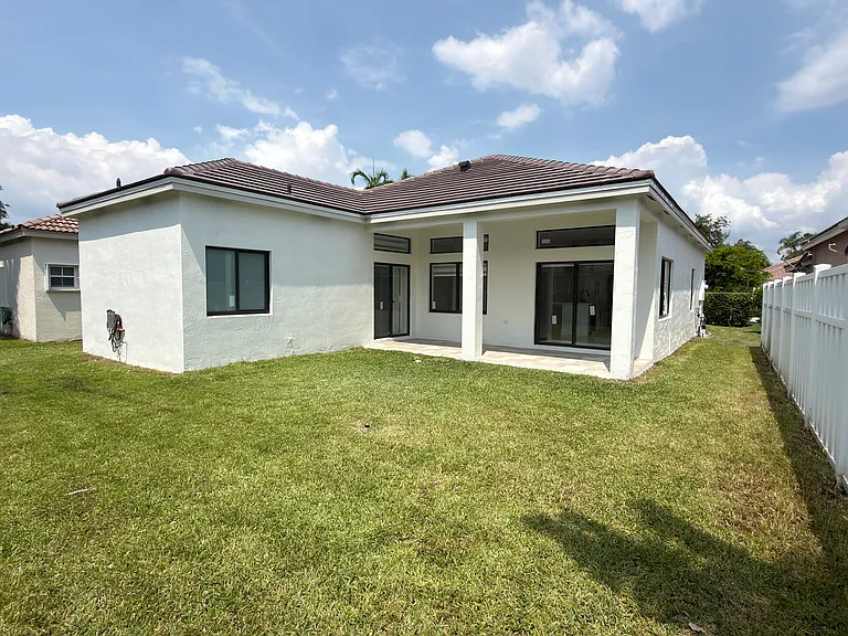 757 Tanglewood Cir — Photo 18