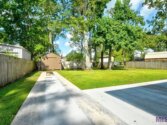 4th image of 10237 Lake Park Ave