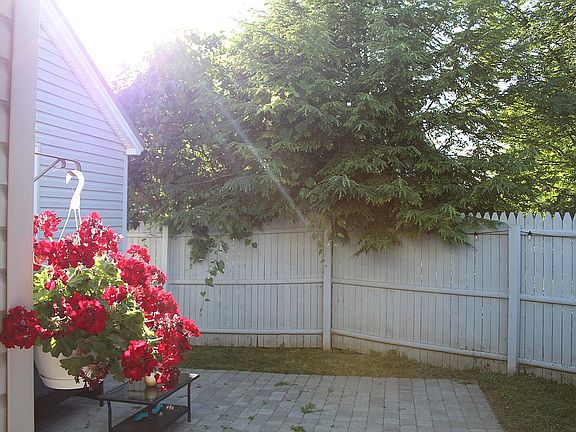 fenced in yard/patio