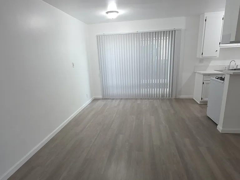 12101 Pacific Ave #5 — Photo 9