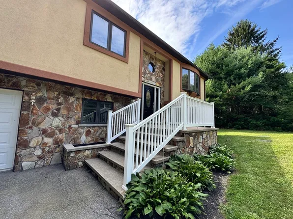 1174 Old Fall River Rd, Dartmouth, MA 02747