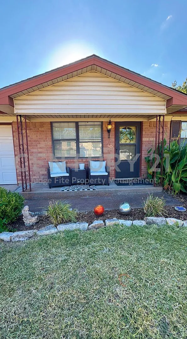 Cute and Inviting 3/1.5/1 in Wylie For Rent! — Photo 1
