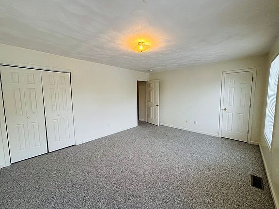 4th image of 725 E Main St