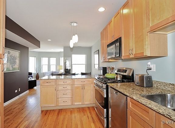 5th image of 4942 N Rockwell St #3