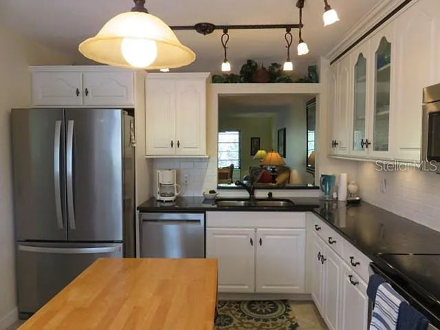 2 bed, 2.0 bath, 1408 sqft, $3,200 — Photo 2