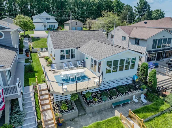824 S Clear Lake Dr, Fremont, IN 46737