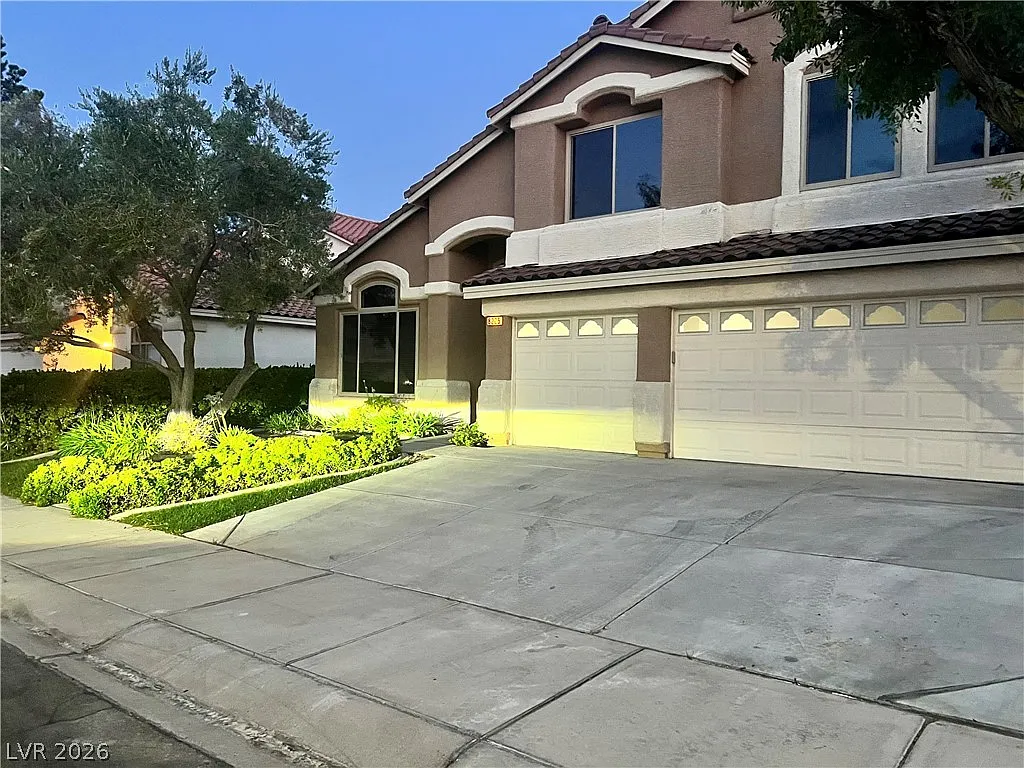 4 bed, 3.0 bath, 2911 sqft, $3,300 — Photo 1