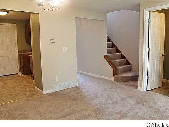 3rd image of 124 Sudbury Dr