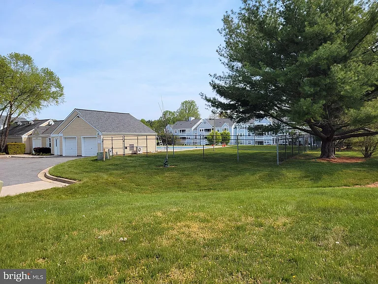8360 Montgomery Run Rd #H — Photo 28