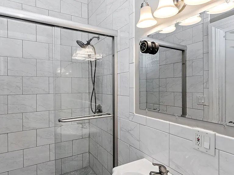 4022 N Clarendon Ave #201 — Photo 18