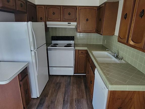 3rd image of 2055 Diamond St #B