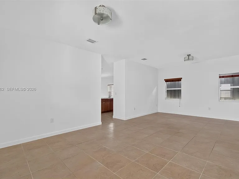 236 SE 32nd Ave — Photo 5