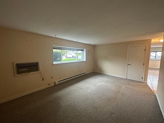 5th image of 81 Nicholas Rd APT A
