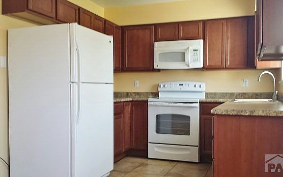 3rd image of 27 Normandy Cir
