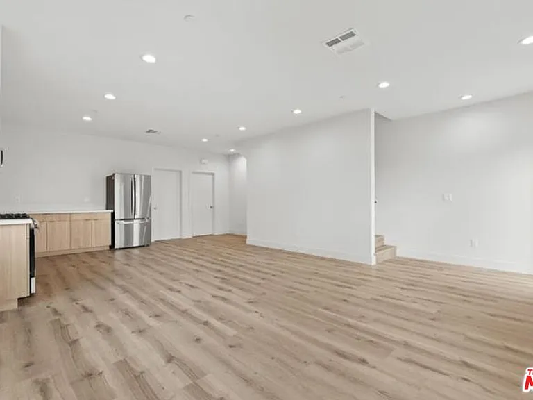 6937 Simpson Ave #1/2 — Photo 12