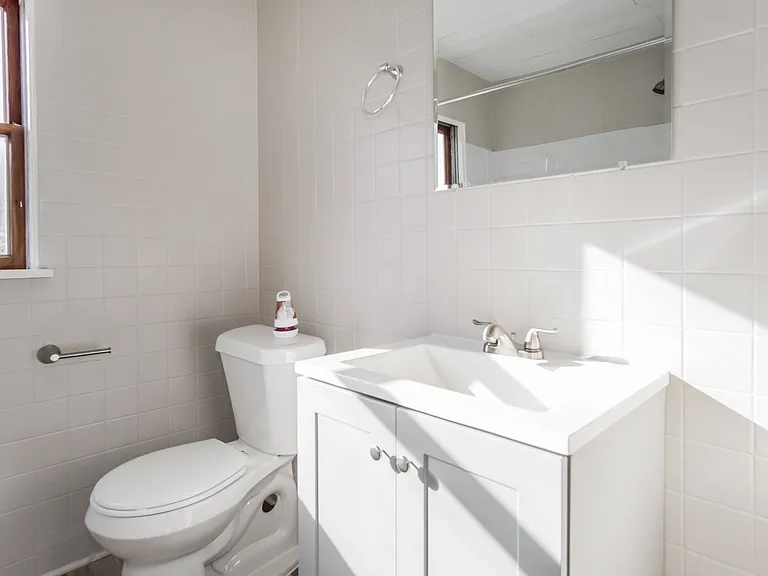 822799_029_bathroom_13326606.jpg