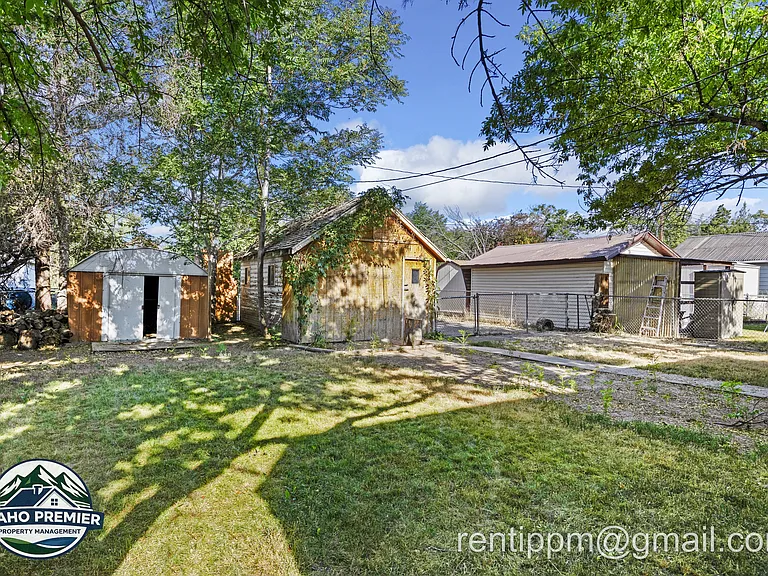 211 Walnut St — Photo 20