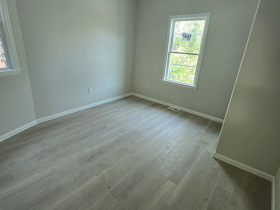 4th image of 271 1/2 6th Ave W #G1