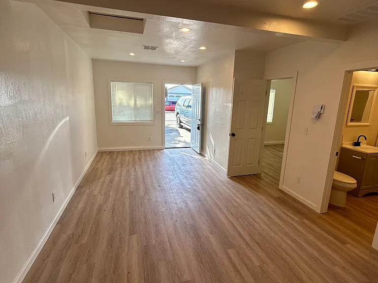 10999 Palm St #A — Photo 10
