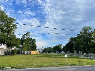 746 E 2nd St, Pass Christian, MS, 39571