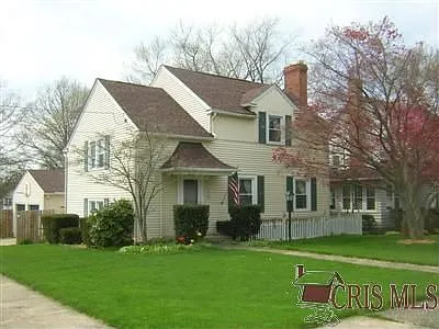 436 Lawrence St photo 1
