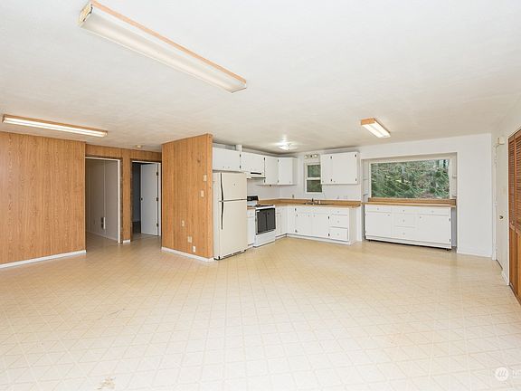 5th image of 351 N Chinook Drive N
