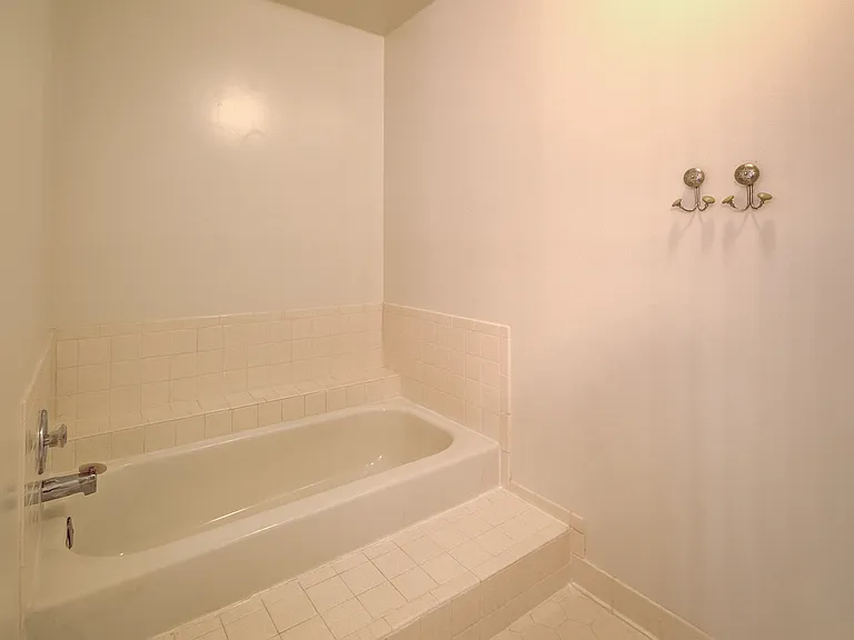 13907 Concord Ave — Photo 41