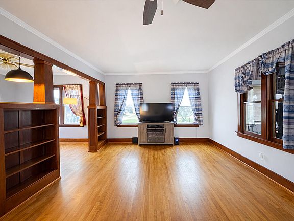 5th image of 310 3rd St