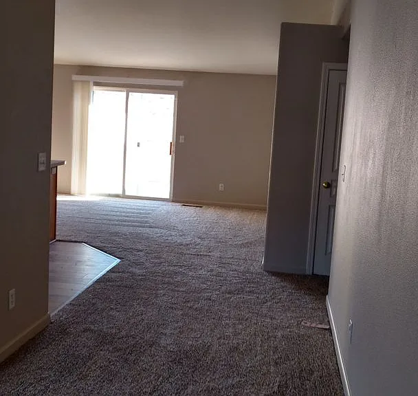 1375 White Bluffs Cir — Photo 2