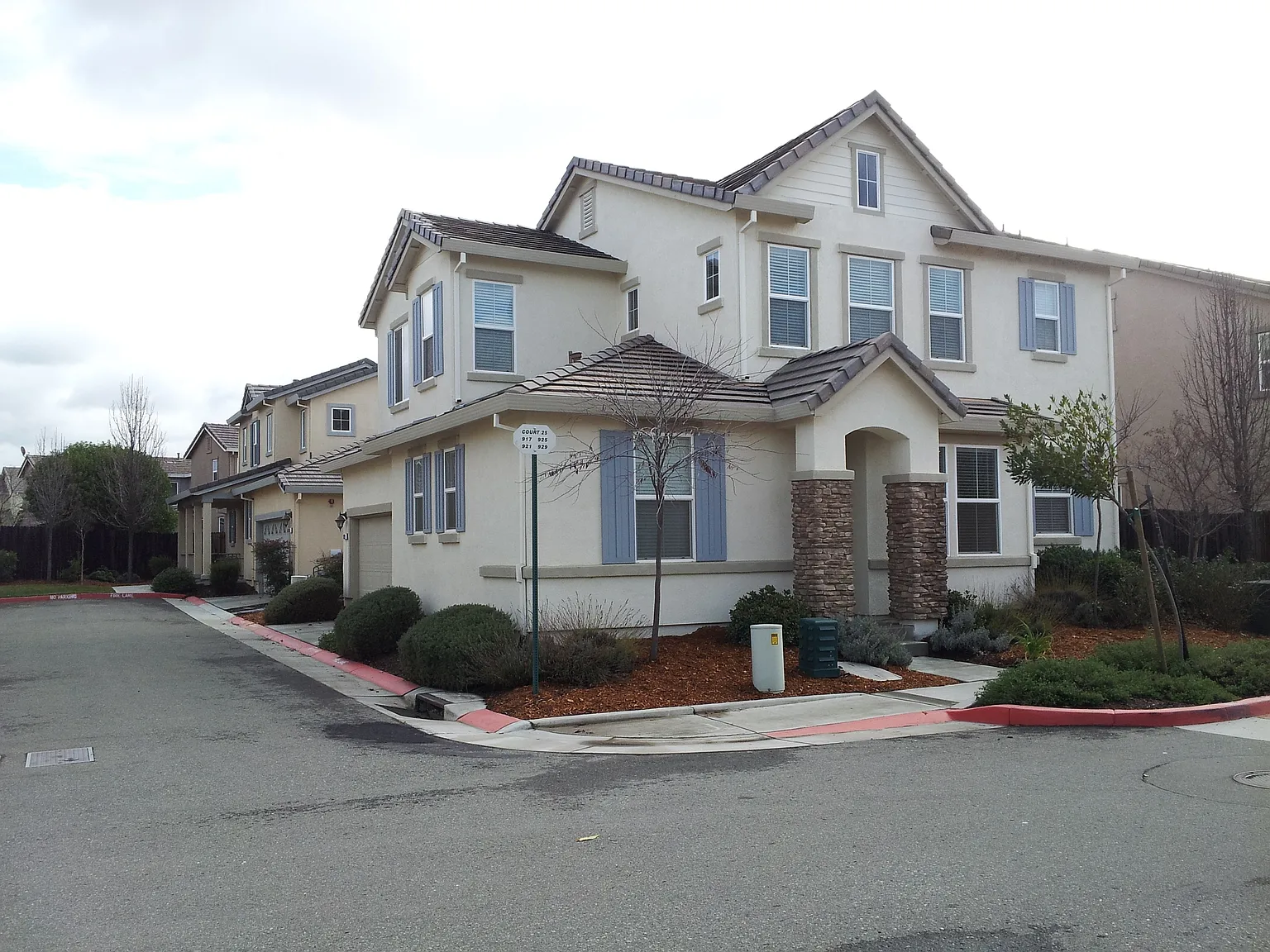 929 Courtyards Loop photo 1