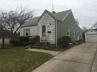 52 Brian St, New Hyde Park, NY 11040