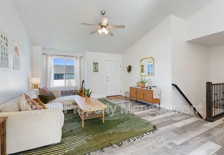 4082 N Poplar St — Photo 2