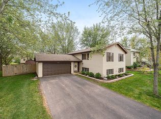 2239 Driftwood Ln, Hanover Park, IL 60133