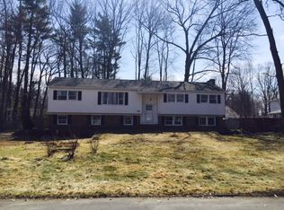 7 Granada Dr, Clifton Park, NY 12065