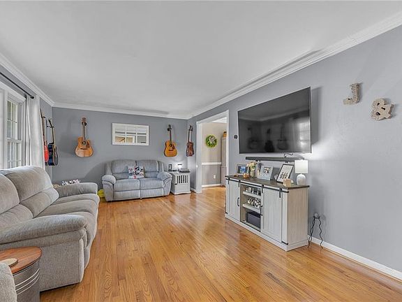 3rd image of 1624 Ridge Ct