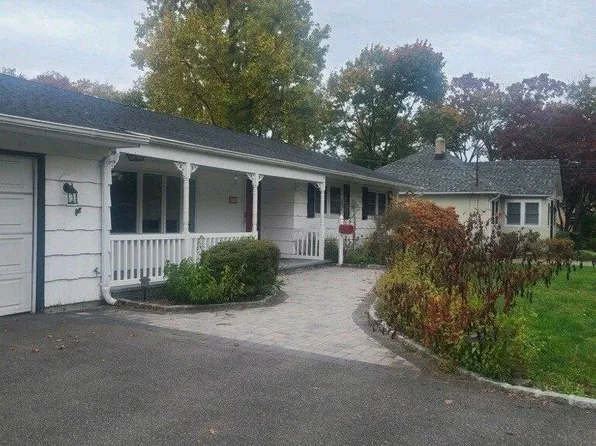1361 NW Potter Boulevard NW, Bay Shore, NY 11706