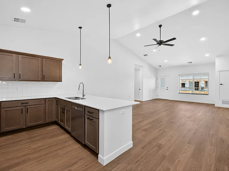 Autumn Townhomes — Photo 35