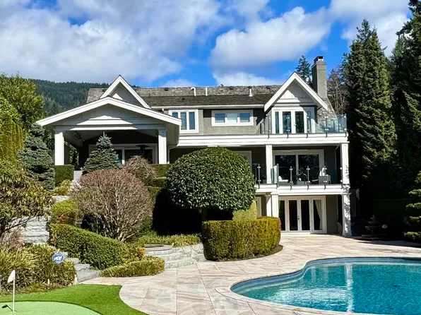 2920 Mathers Ave, West Vancouver, BC V7V 2K1