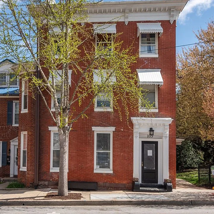 105 E Main St
