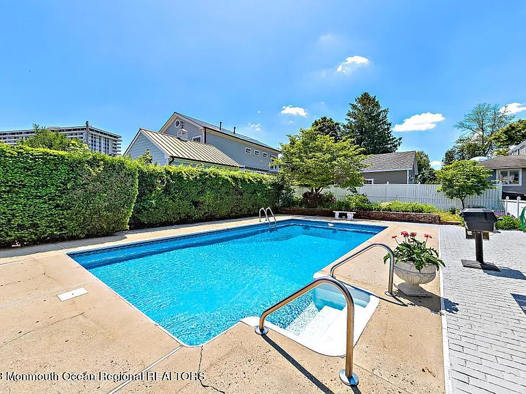 27 Shrewsbury Dr — Photo 48
